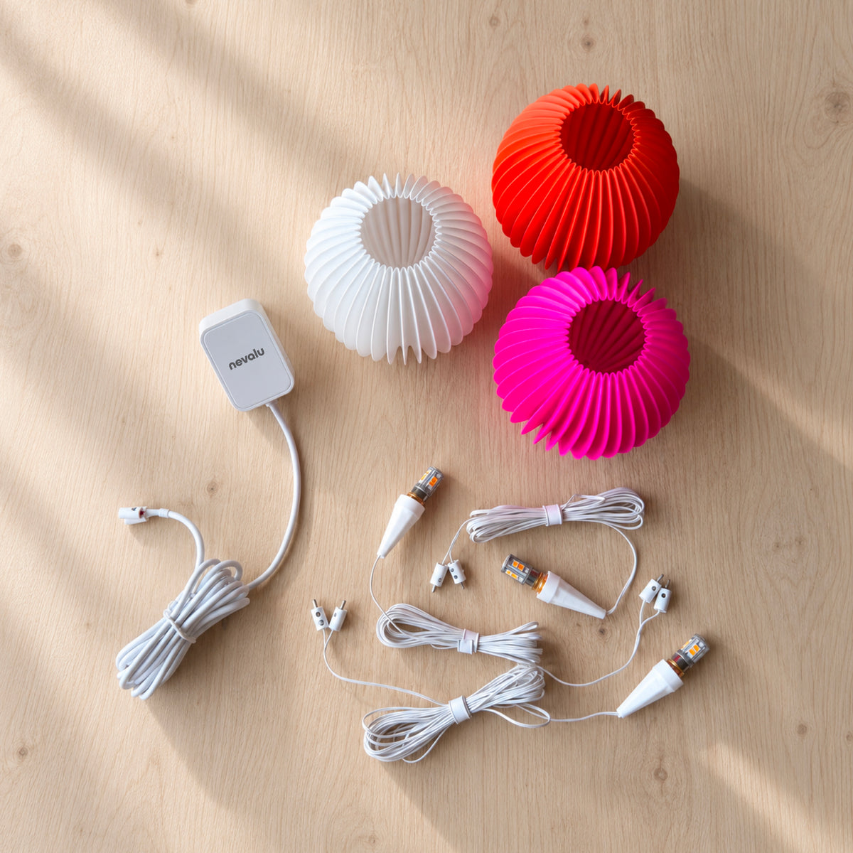 Dein Ready to Colour Lampen-Bundle: Auspacken, einstecken, farbige Akzente setzen!